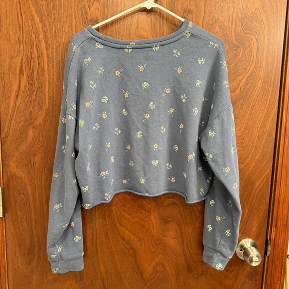 Target Wild Fable‎ Blue Floral Print Cropped Raw Hem Sweatshirt Comfy Casual - Picture 2 of 7